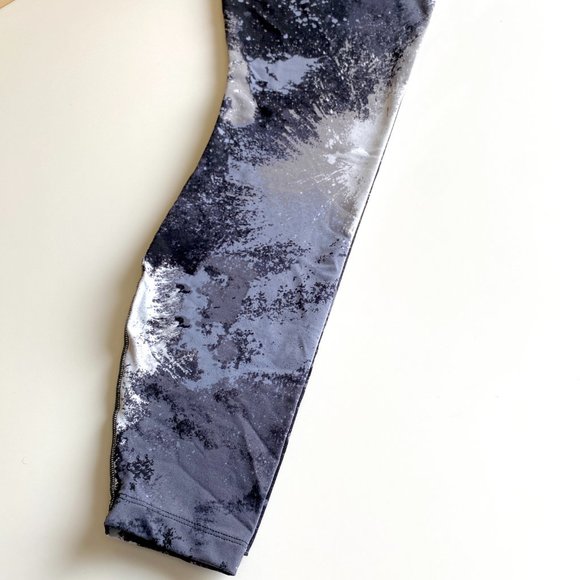 Nike Legendary Dri-Fit Tight Leggings Splatter Print - Picture 7 of 9